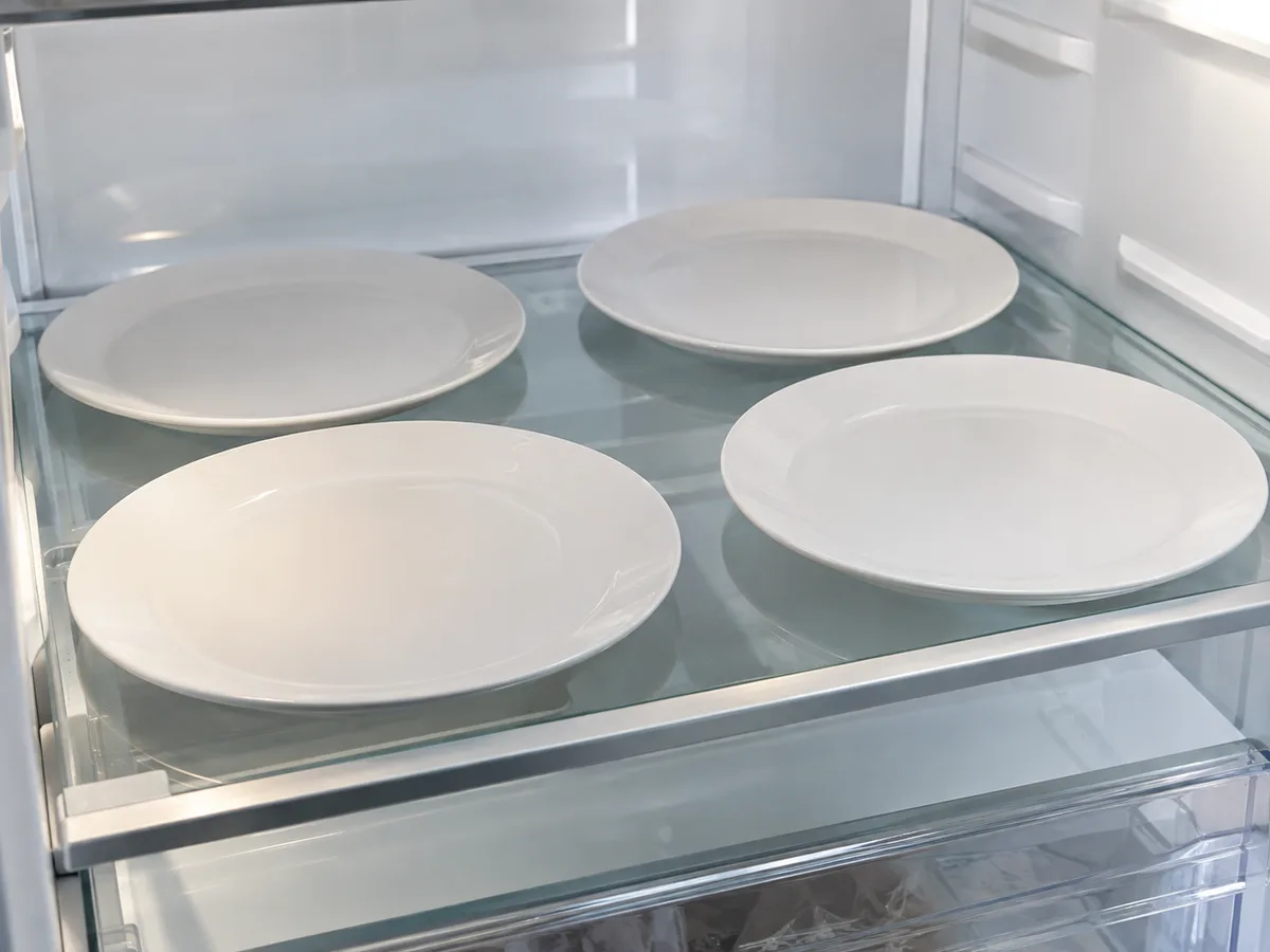 Карпаччо из говядины | Фото подпункта 2 | Viva Cucina Карпаччо из говядины: фото процесса приготовления — охладите четыре тарелки в холодильнике, пока готовите остальные компоненты