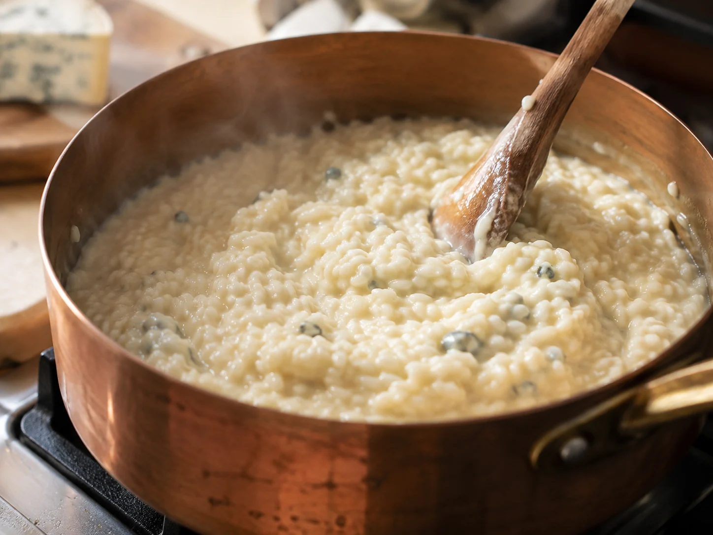 Ризотто с горгонзолой | Фото подпункта 10 | Viva Cucina Ризотто с горгонзолой: фото процесса приготовления — соедините подготовленные компоненты в широкой посуде, где их удобно перемешивать